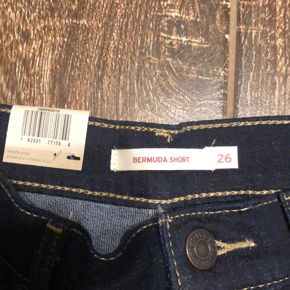 NWT Levi’s Bermuda Women’s Shorts Size 26 - Picture 3 of 5